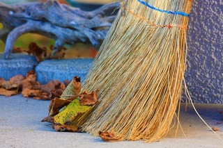 broom-5623025_640.jpg
